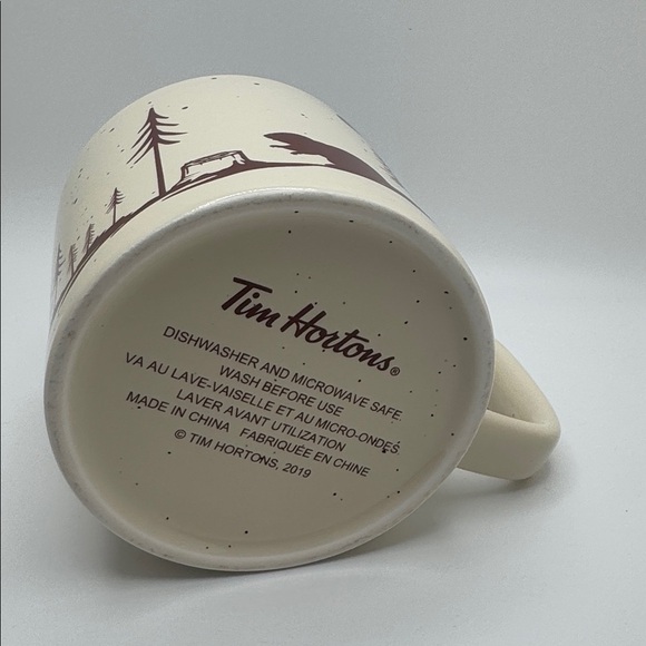 ☕ Tim Hortons 2019 Holiday Collection Mug – Winter Forest Scene, Red Interior - Picture 4 of 4